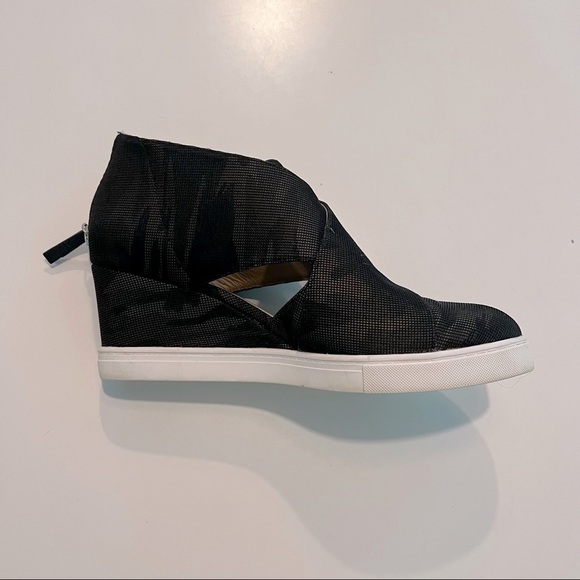 LINEA Paolo sneaker wedge heel in camouflage - Picture 1 of 11